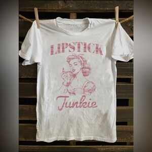 Lipstick Junkie Pink Lettering White Cotton Tee Shirt Size L Unisex
